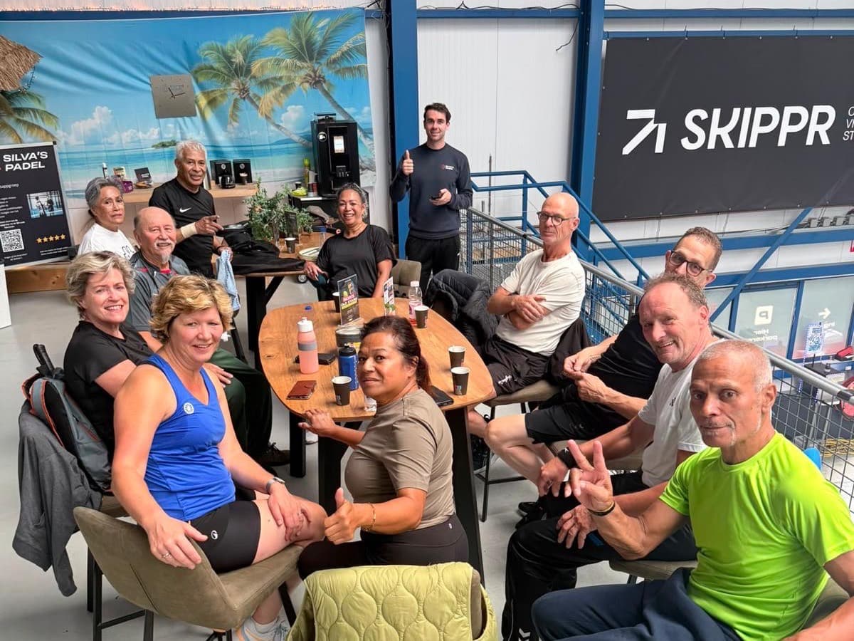 Old Stars-groep (55-plussers) met koffie bij Silva's Padel in Almelo